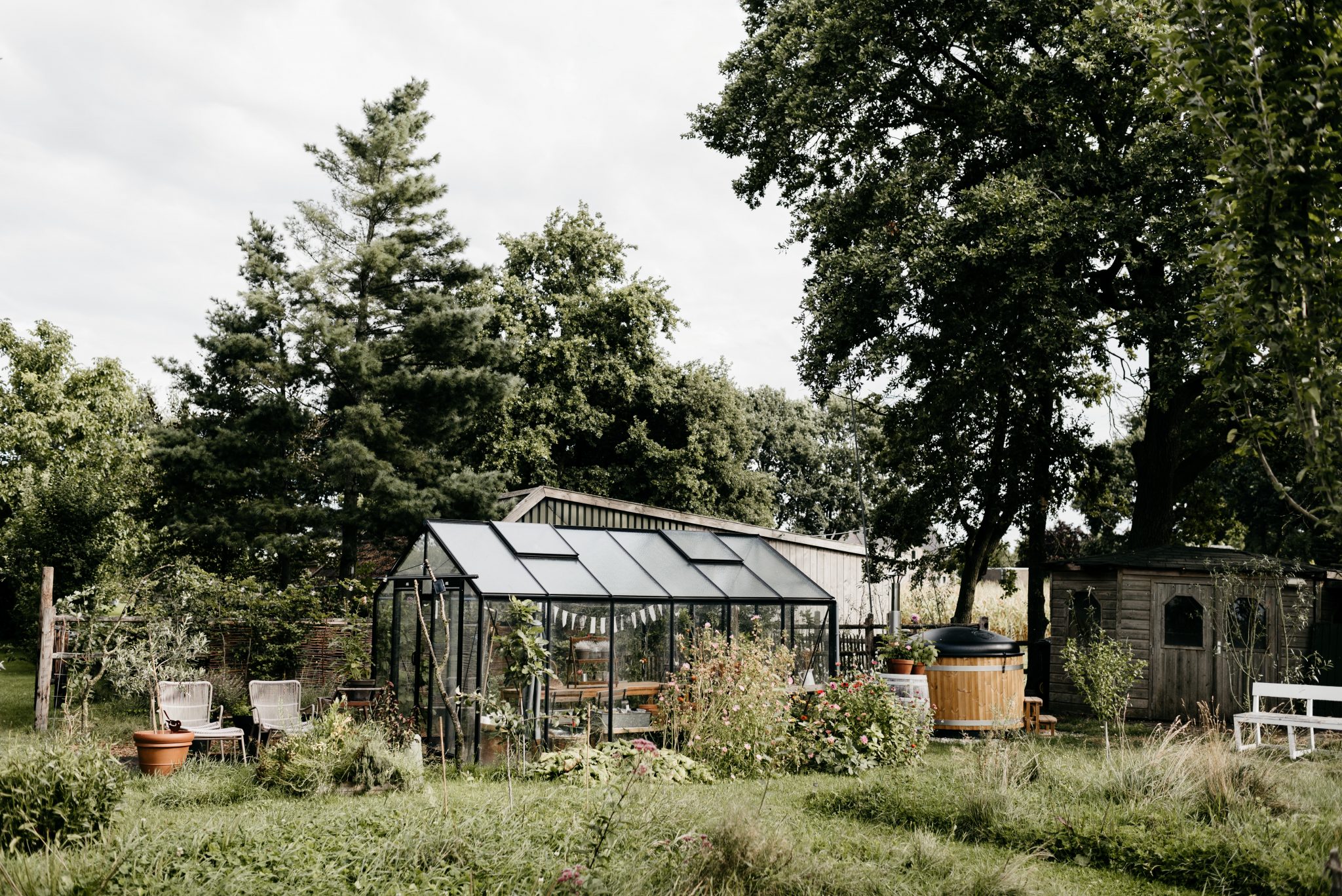 Vergaderen in de tuin of in de kas van vergaderlocatie het Heidehuisje in Noord Brabant